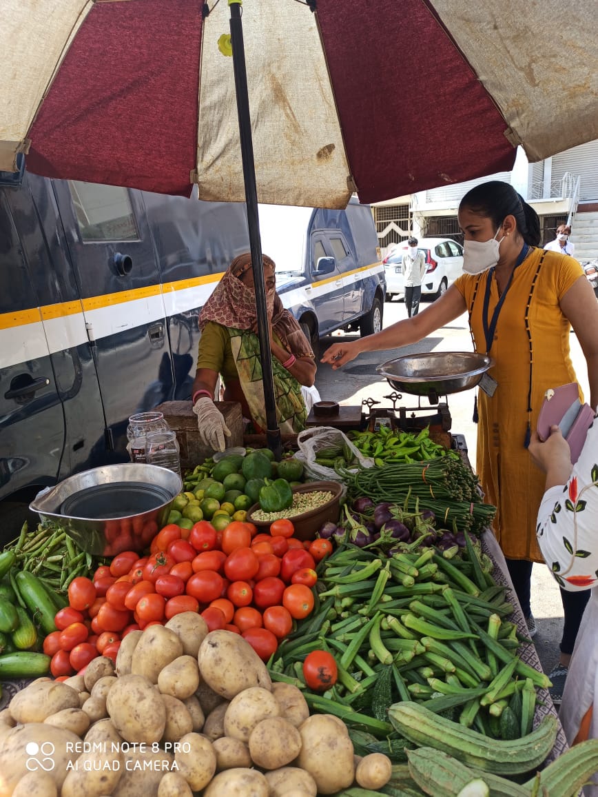 vegetable-traders-are-required-to-keep-two-boxes-for-money-transactions-in-rajkot