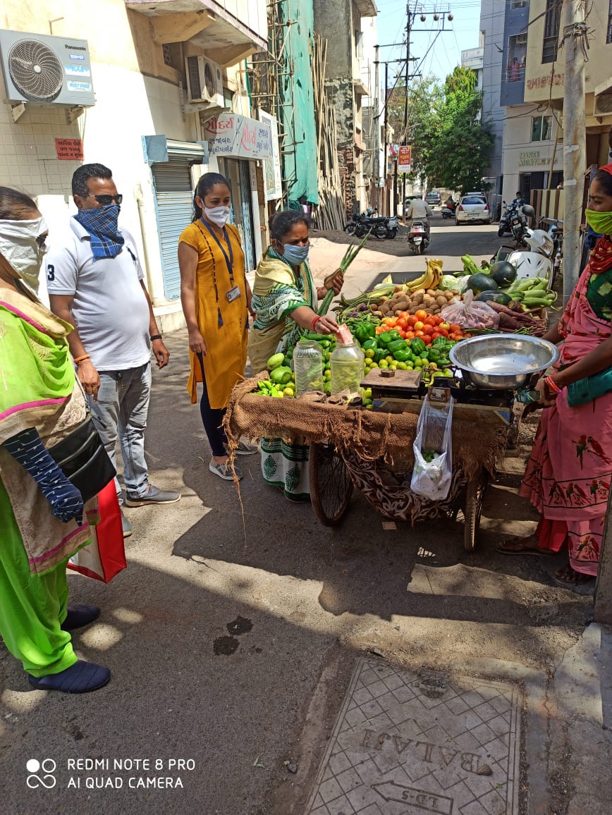 vegetable-traders-are-required-to-keep-two-boxes-for-money-transactions-in-rajkot