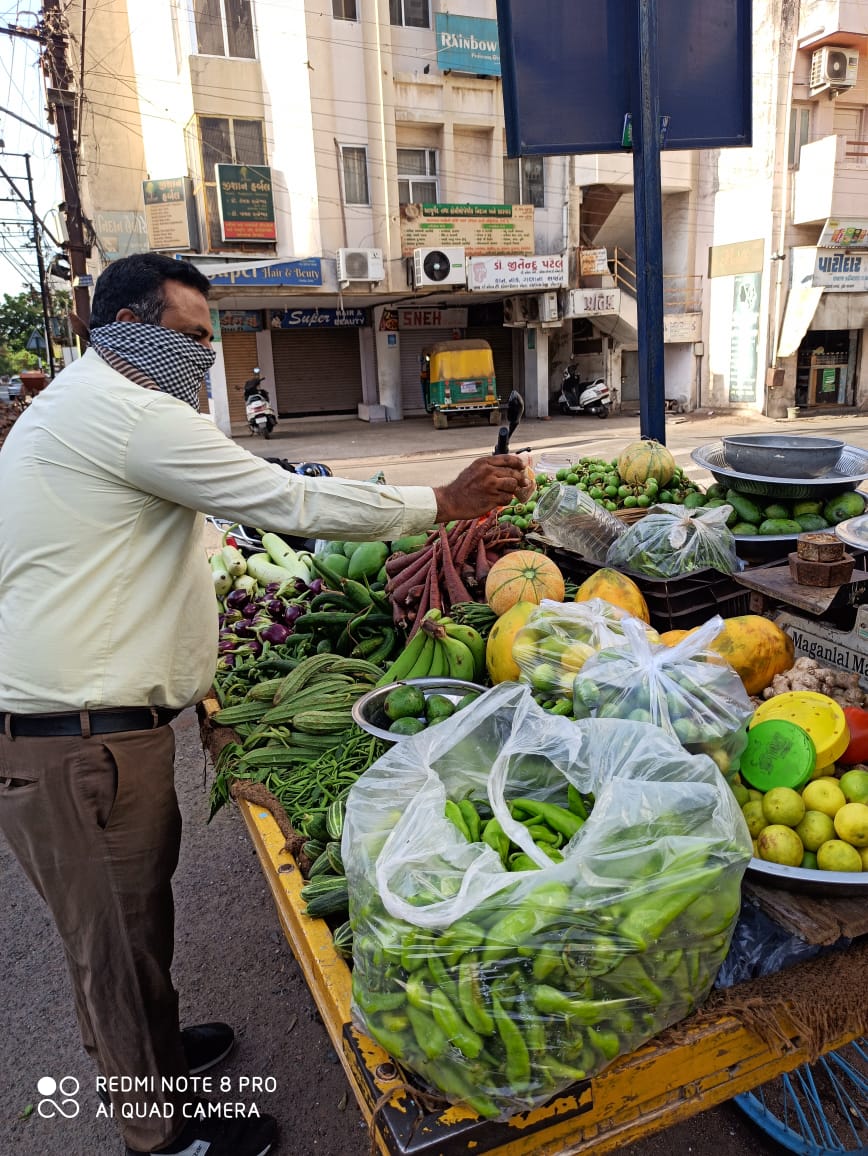 vegetable-traders-are-required-to-keep-two-boxes-for-money-transactions-in-rajkot