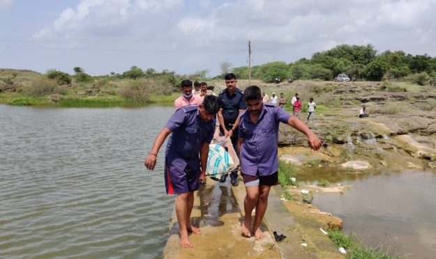 રાજકોટ મેડિકલ કોલેજના 2 વિદ્યાર્થીઓના ચેકડેમમાં ન્હાવા પડતા ડૂબી જવાથી મોત