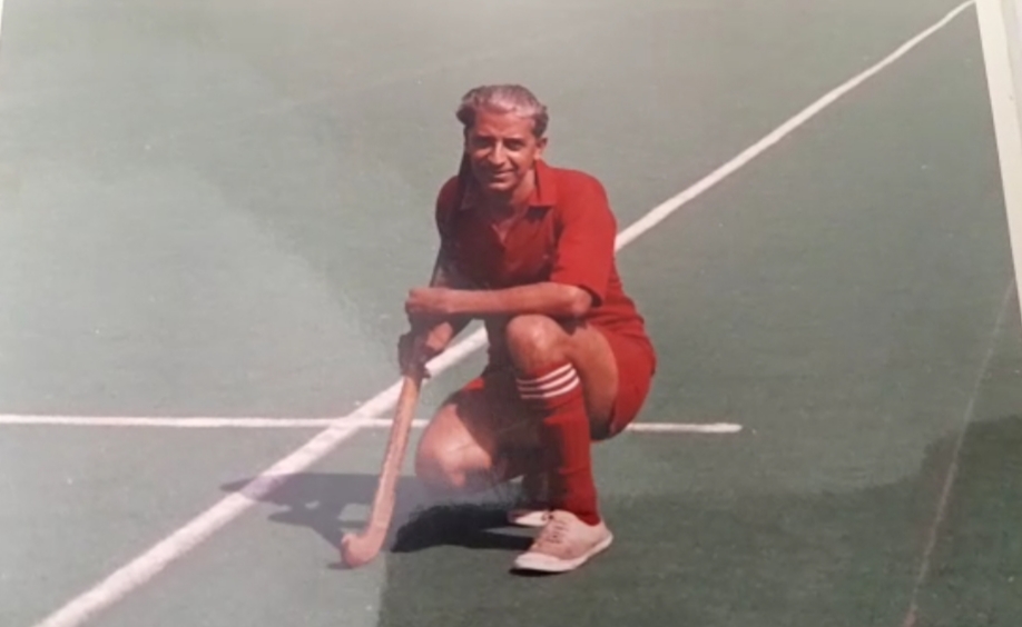 old man get gold medal in swimming