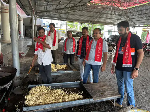 15000 ફૂડ પેકેટ તૈયાર કરાયા