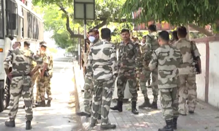 CISF personnel now take over after RAP for tight execution of lockdown in Surat