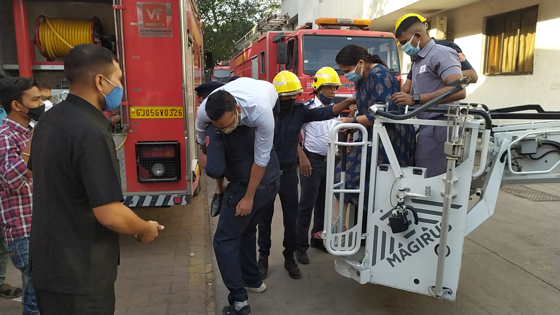 Mock Drill Surat: ફાયર વિભાગ દ્વારા હોસ્પિટલોમાં મોકડ્રિલનું કરાયું આયોજન, સ્ટાફને આપી ફાયરના સાધનો વિષે માહિતી