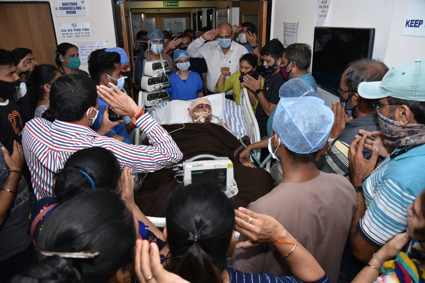 ગુજરાતમાં પ્રથમ વખત એક જ દિવસમાં 2 બ્રેઈન ડેડ મિત્રોના 13 અંગો અને ટિશ્યુઝનું દાન, 12 લોકોને મળશે જીવનદાન
