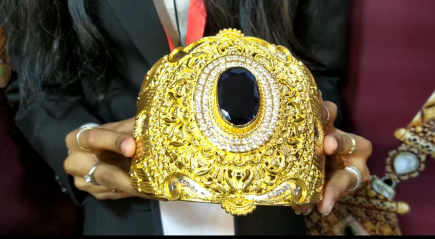 22 lakh ring for God