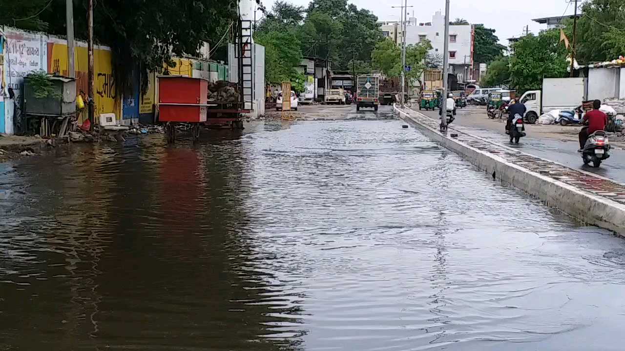 વડોદરામાં તૌકતે વાવાઝોડાની અસર બાદ રિસ્ટોરેશનની કામગીરી શરૂ