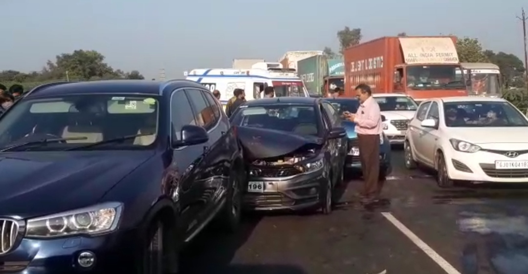 5 Luxurious cars collided on the Vadodara  national highway