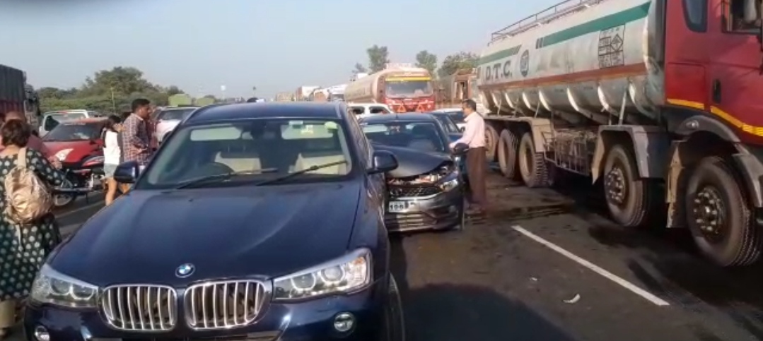 5 Luxurious cars collided on the Vadodara  national highway