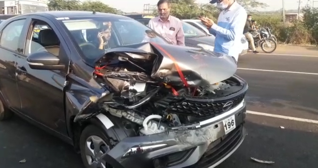 5 Luxurious cars collided on the Vadodara  national highway