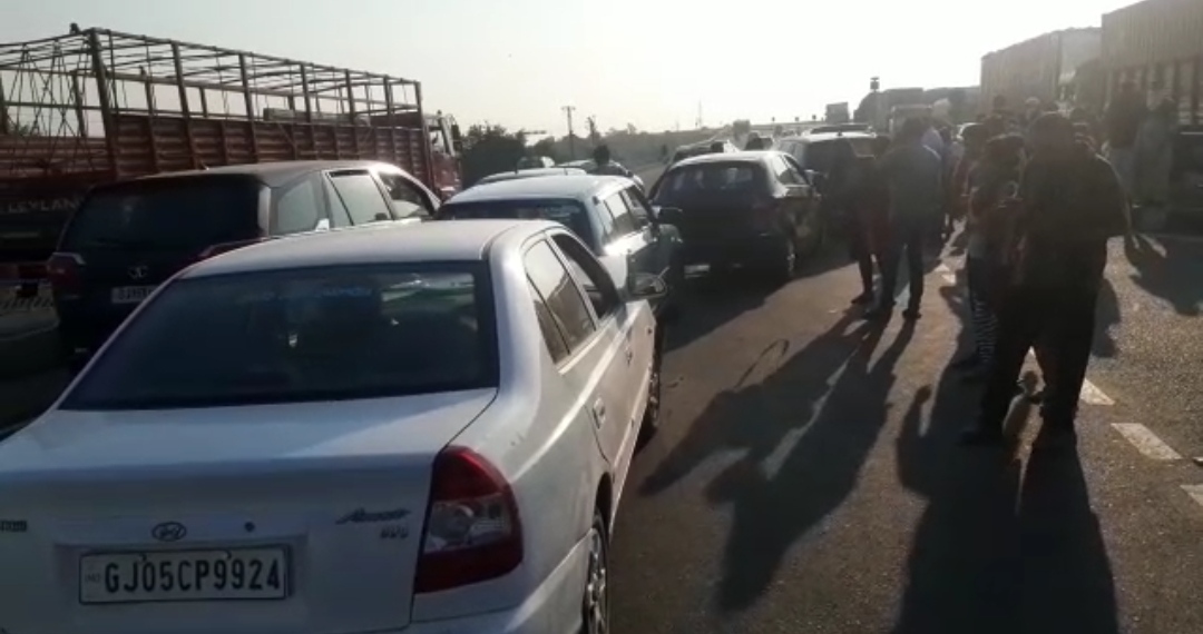 5 Luxurious cars collided on the Vadodara  national highway