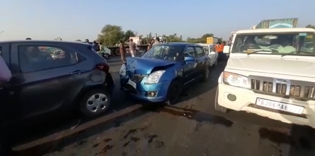 5 Luxurious cars collided on the Vadodara  national highway