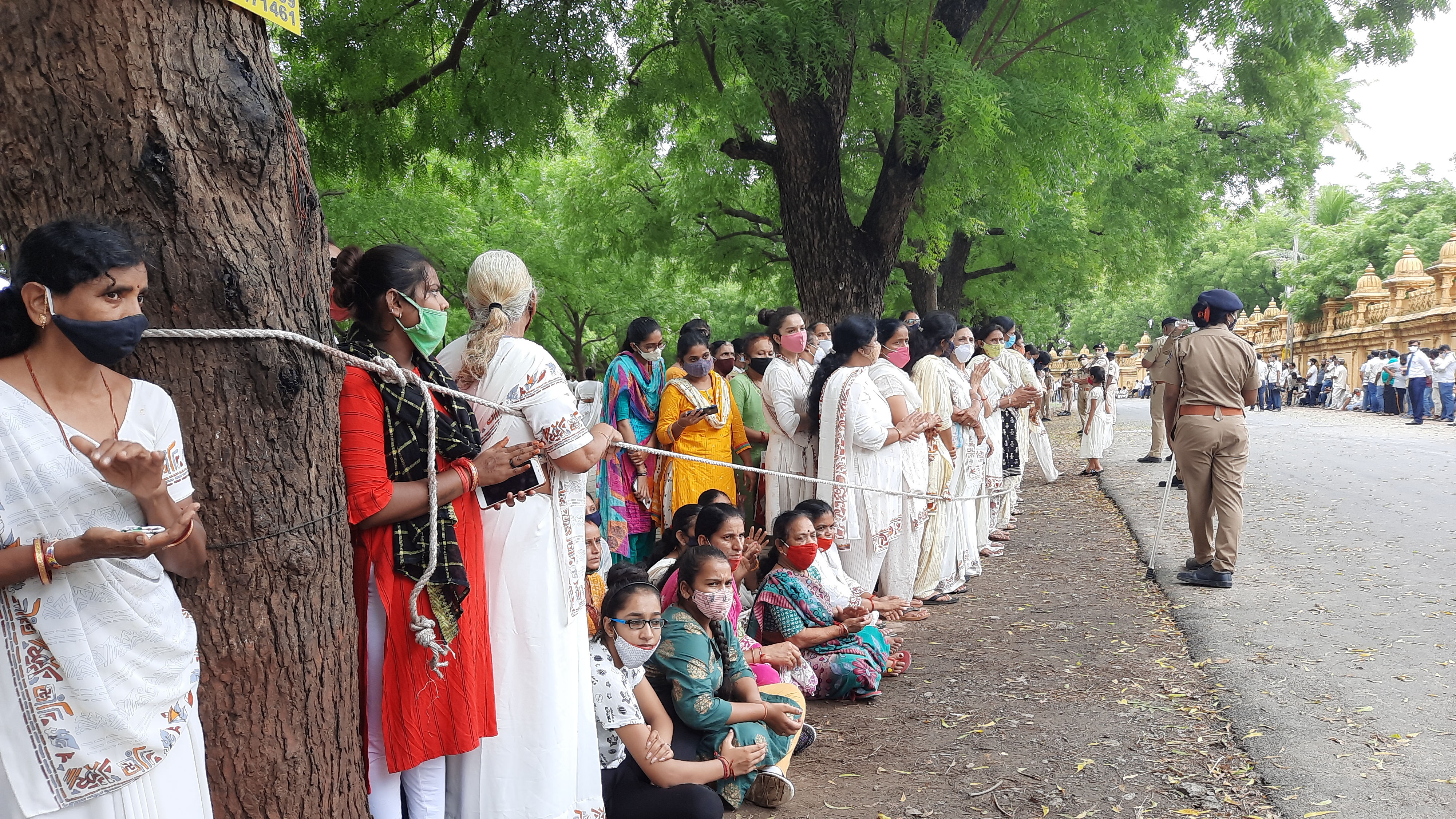 હરિપ્રસાદ સ્વામીજીના પાર્થિવ દેહને સોખડા હરિધામ મંદિર ખાતે લવાયો