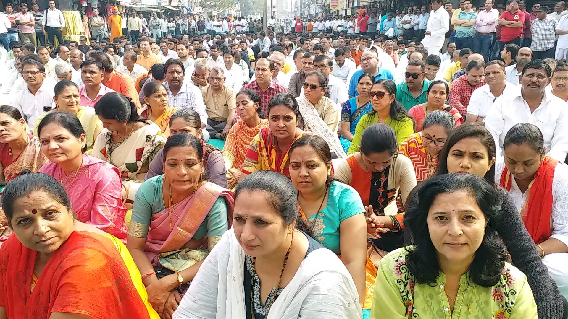 bjp leaders address public meeting for caa support in valsad