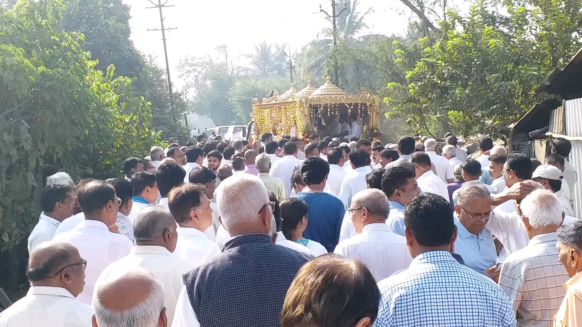 Valsad MLA Daltbhai Desai is no more, political leaders present at funeral