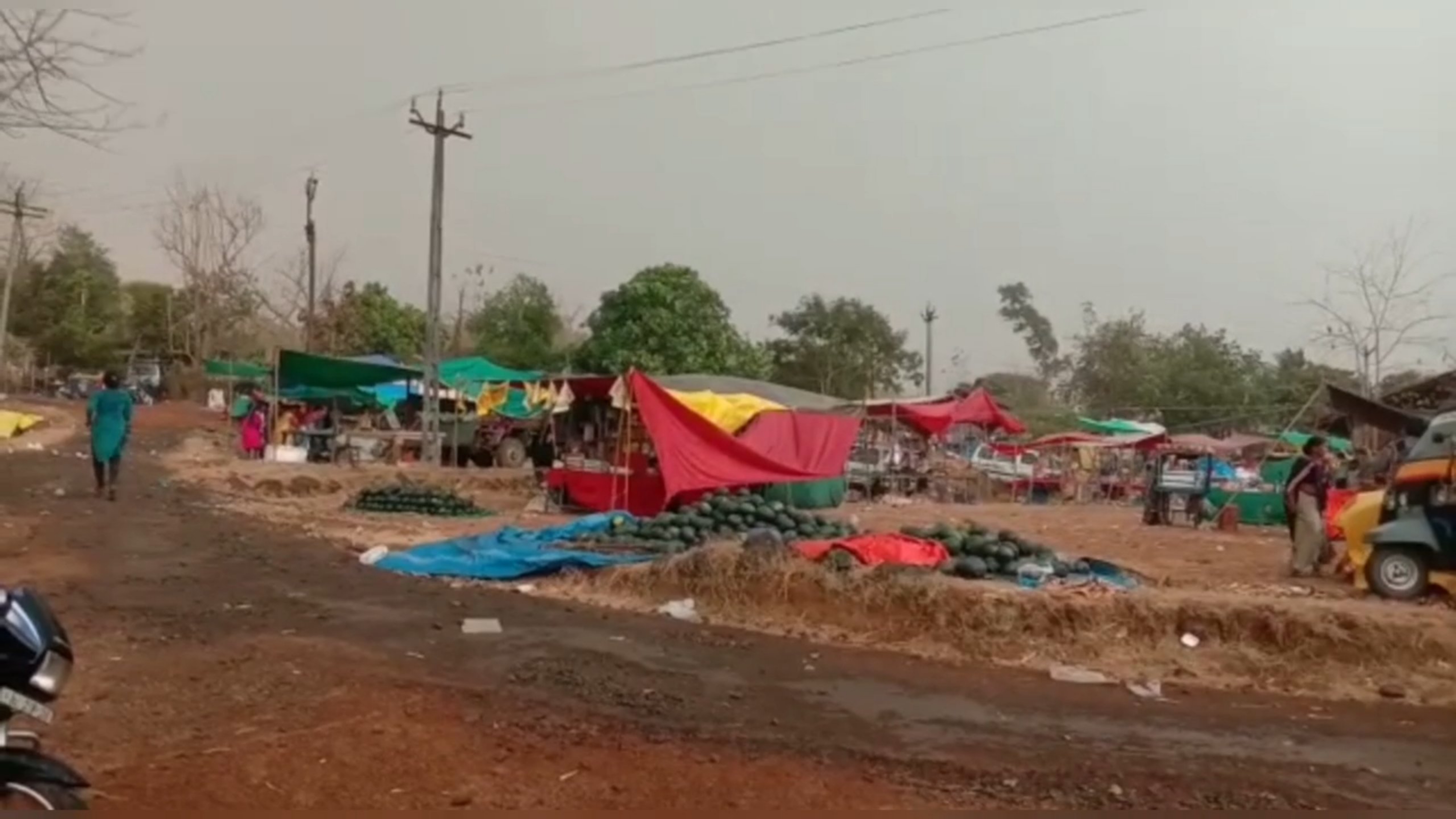 Gujarat Unseasonal Rain: આદિવાસીઓ માટે મહત્વના હોળીના હાટ બજારમાં વંટોળીયા વરસાદનું વિઘ્ન