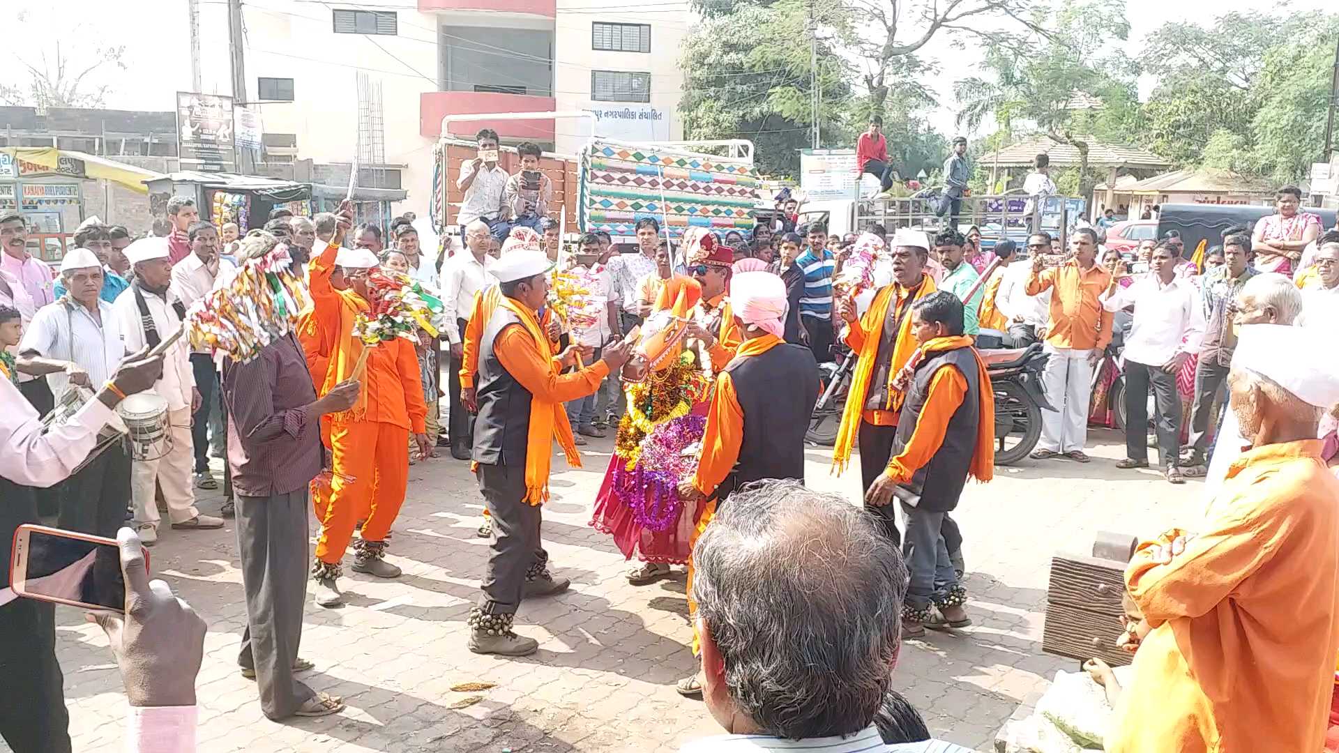 Shri Laxminarayan Mahayag 100 Kundi Yagna will be held at Barumal in Dharampur