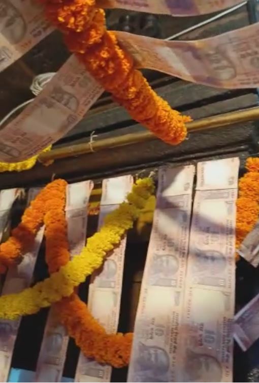 135 YEARS OLD TEMPLE DECORATED WITH 8 CRORE CURRENCY NOTES IN VISAKHAPA