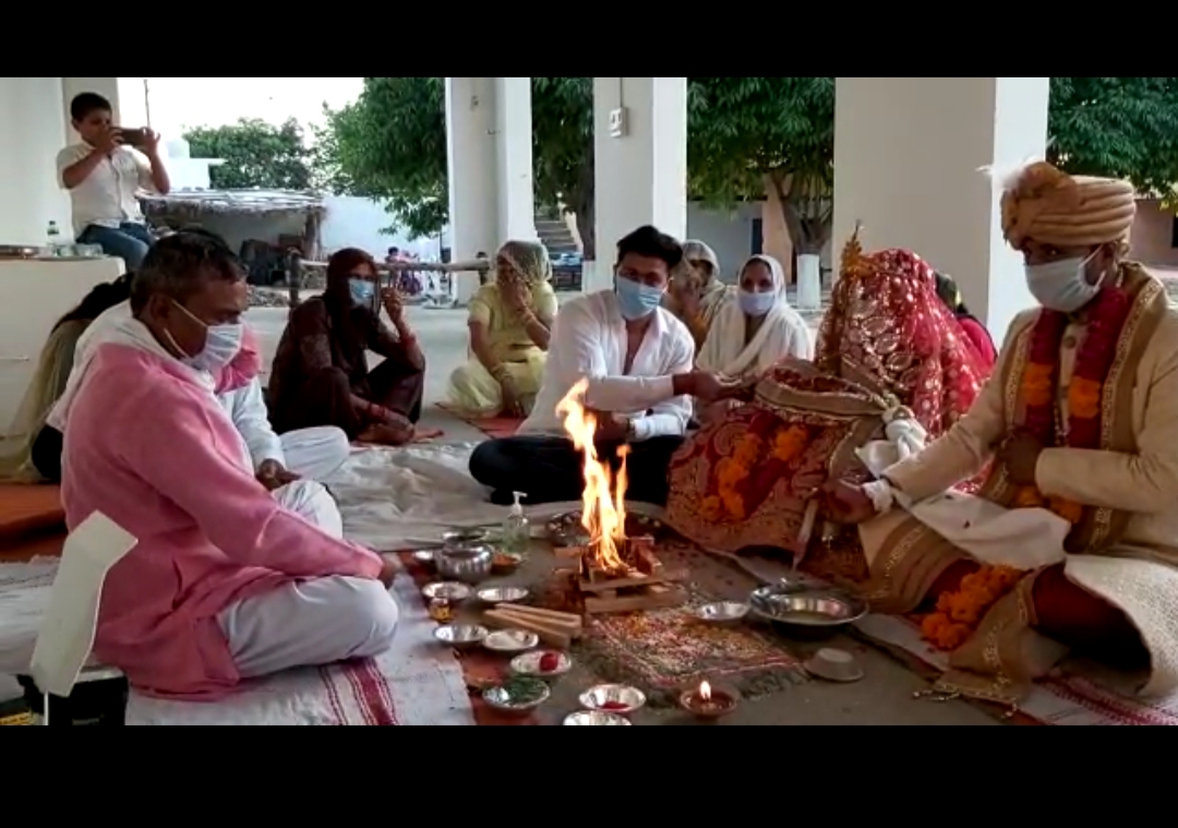 Groom married by putting on mask