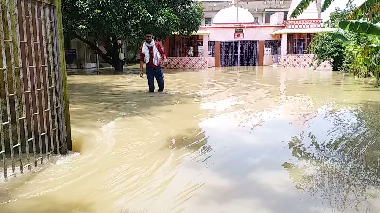 Flood water entered the police station in Bettiah