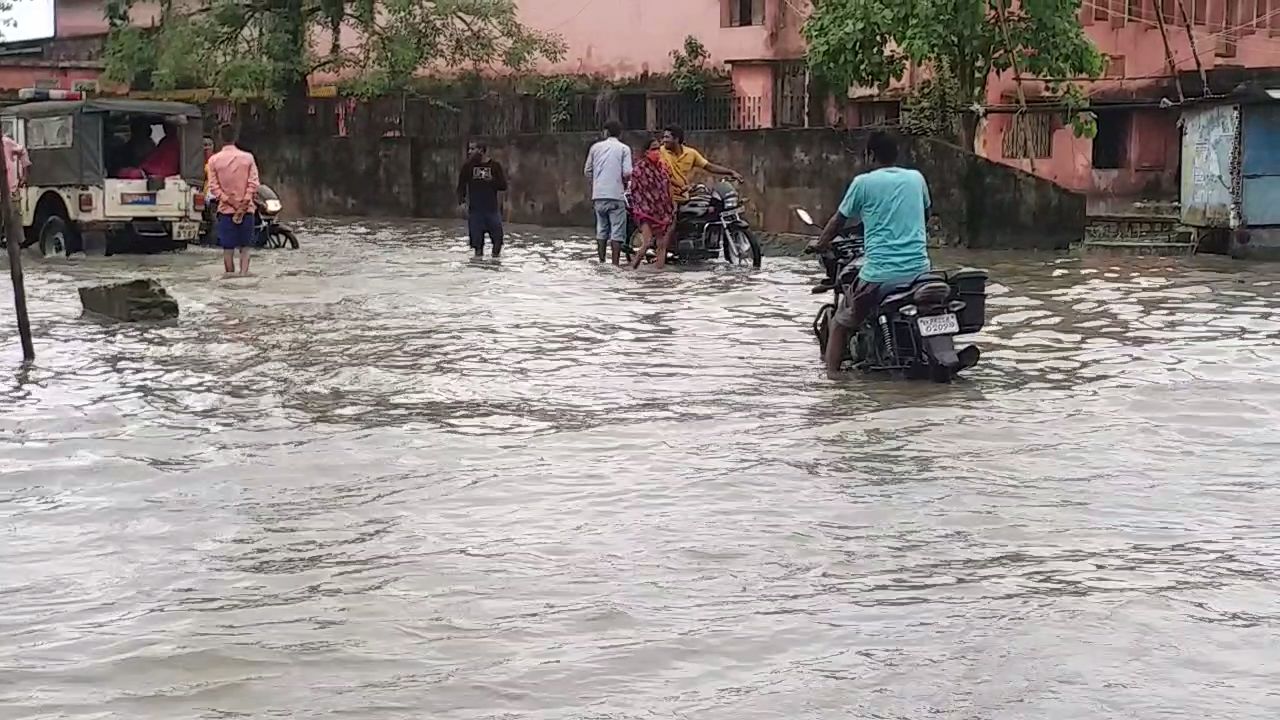 बेतिया पोस्ट ऑफिस चौक का नजारा