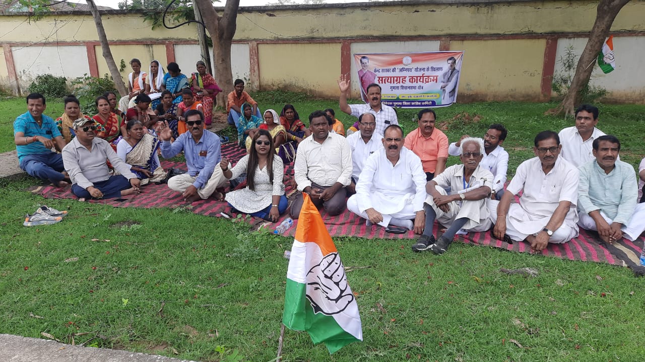 Jharkhand Congress leaders dharna across state regarding Agnipath scheme protest