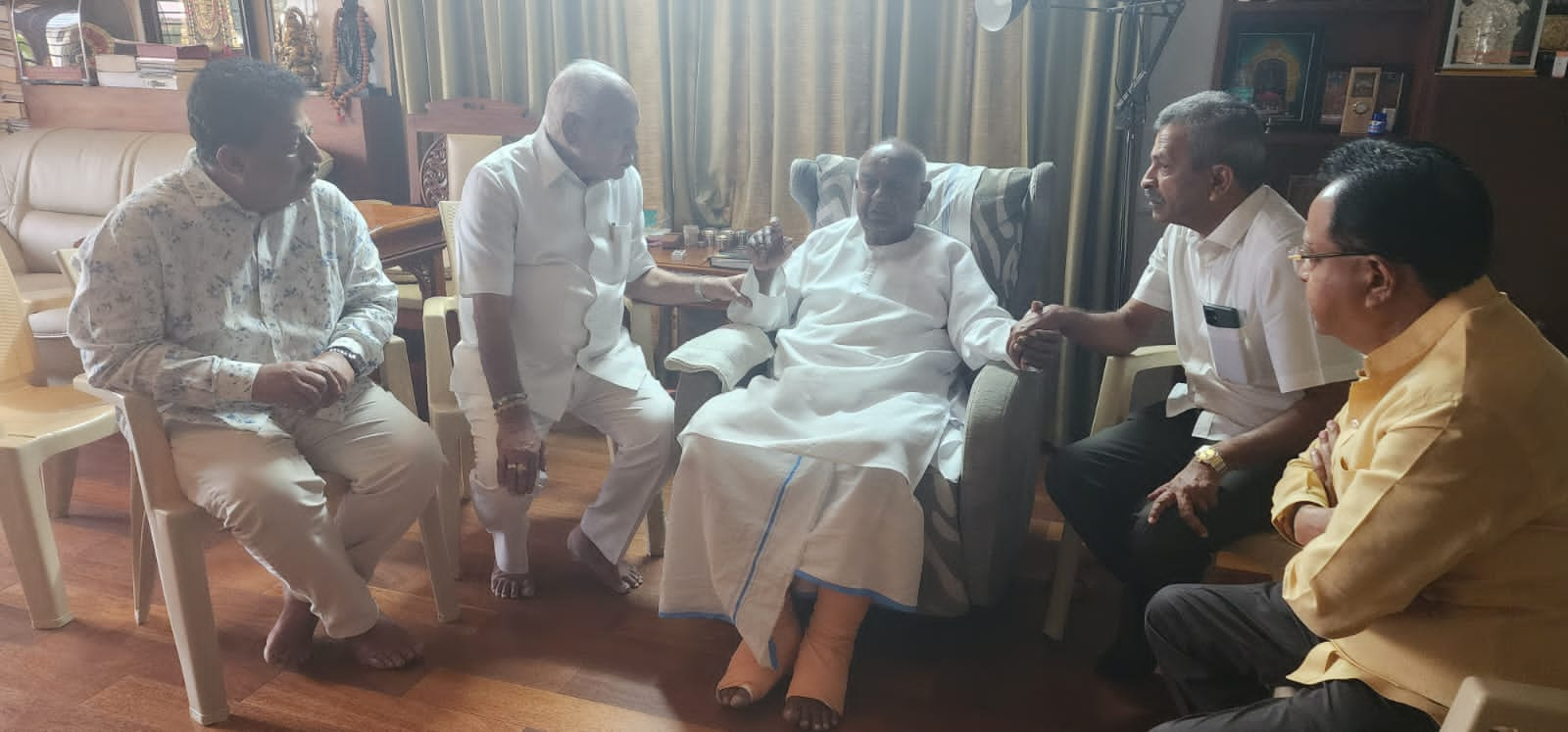 My health is good says Former PM Deve Gowda  Former PM Deve Gowda  JDS leader Deve Gowda health report  Former PM Deve Gowda health update  ಮಾಜಿ ಪ್ರಧಾನಿ ದೇವೇಗೌಡ  ನನ್ನ ಆರೋಗ್ಯ ಉತ್ತಮ  ಪ್ರತಿಪಕ್ಷ ನಾಯಕರಾದ ಸಿದ್ದರಾಮಯ್ಯ  ಮುಖ್ಯಮಂತ್ರಿ ಬಸವರಾಜ ಬೊಮ್ಮಾಯಿ  ಮಾಜಿ ಮುಖ್ಯಮಂತ್ರಿ ಯಡಿಯೂರಪ್ಪ  ಕಂದಾಯ ಸಚಿವ ಅಶೋಕ್