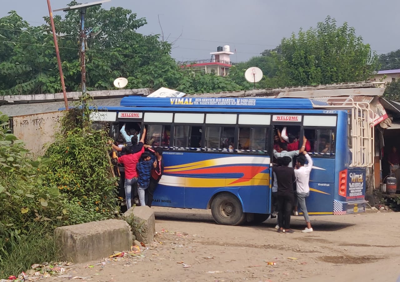 bus overloaded in barsar hamirpur