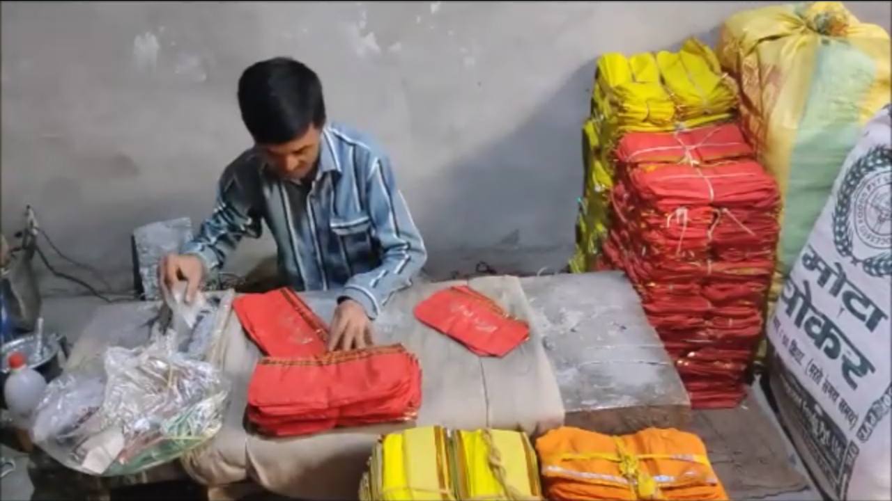 muslim family make holi cap in amroha