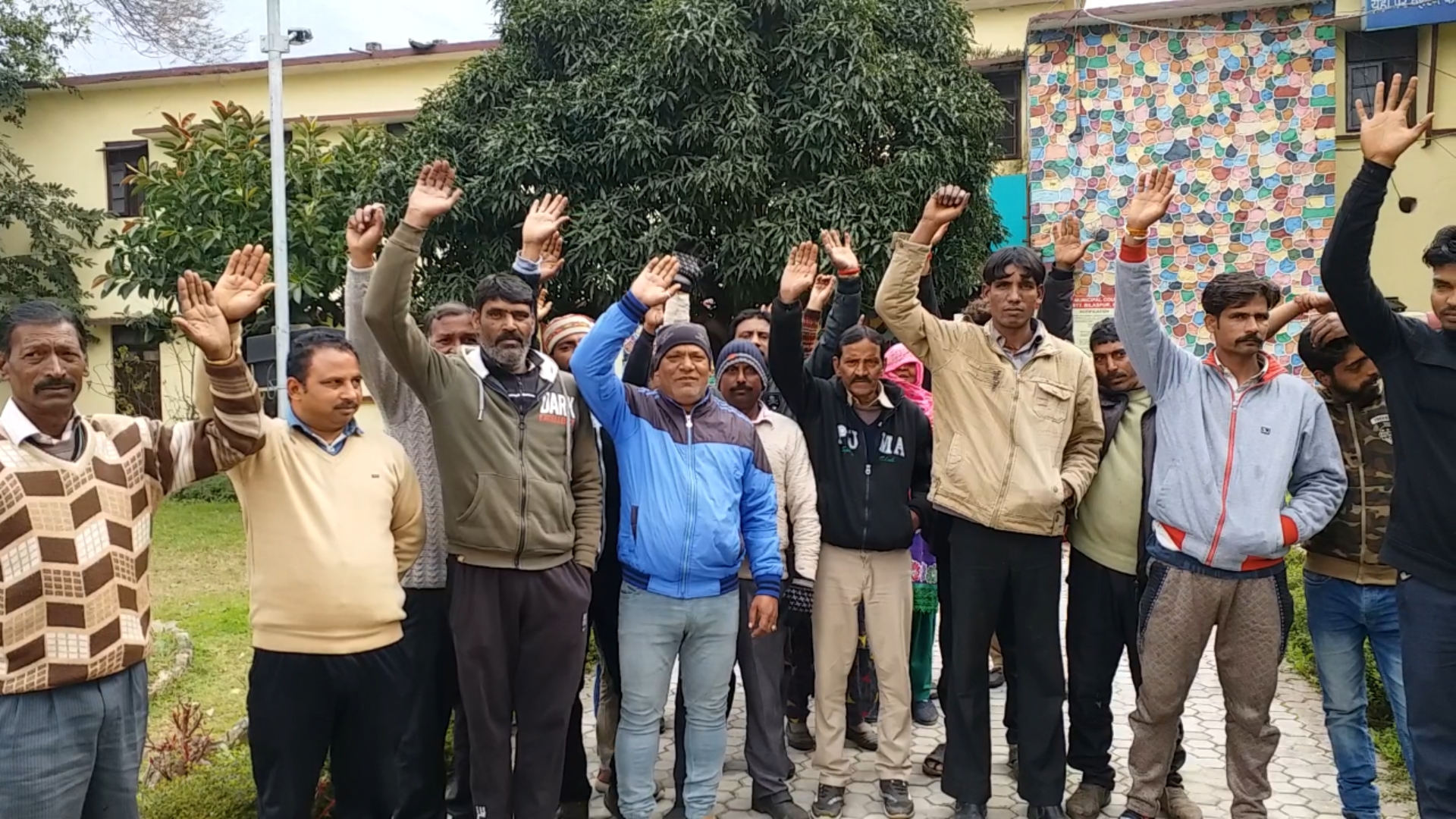 Scavengers and city councilors protested  in bilaspur