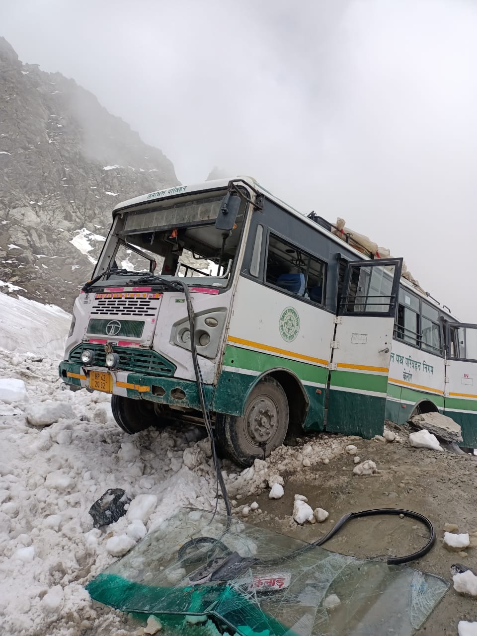 stone fell on HRTC bus in Sach pass of Chamba