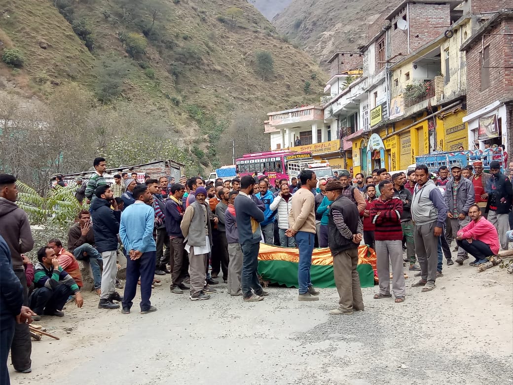 villagers protest in chamba