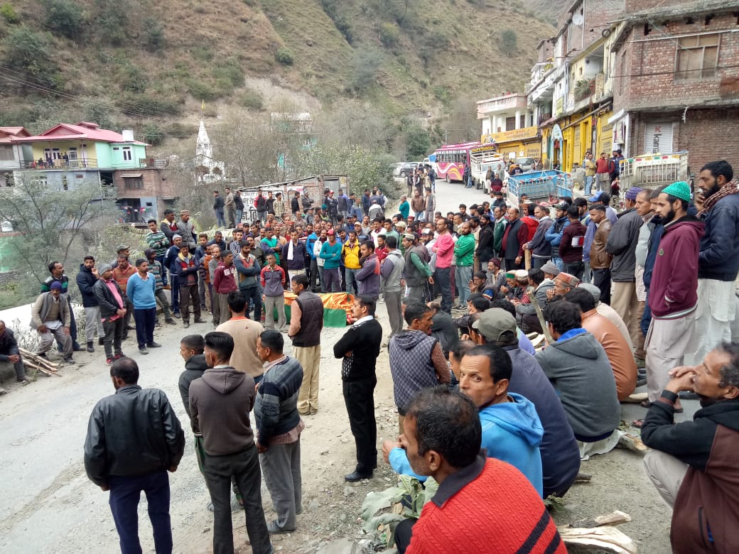 villagers protest in chamba