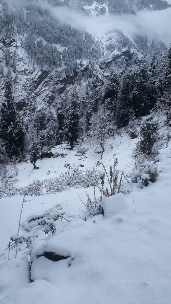 First snowfall of season in Bharmour chamba