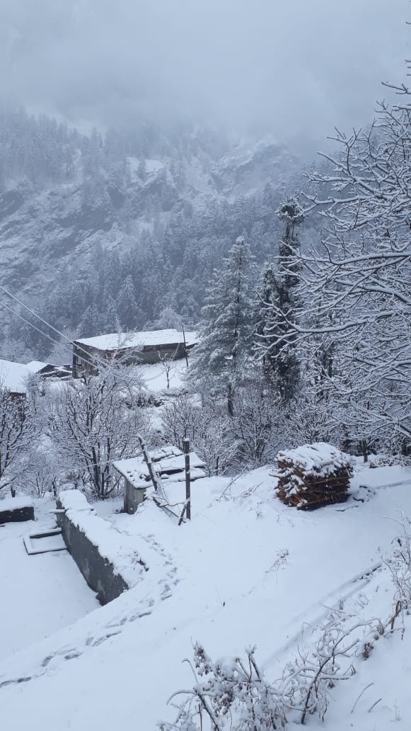 First snowfall of season in Bharmour chamba