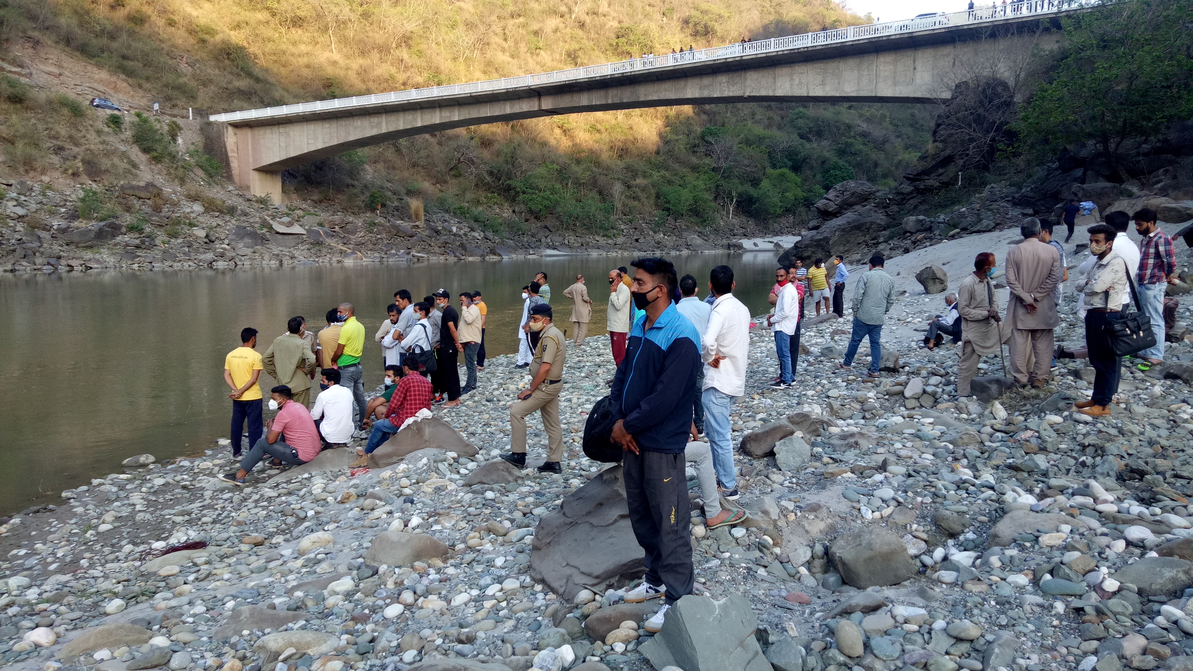 CRPF personnel drowned in Beas river, ब्यास नदी में डूबा सीआरपीएफ का जवान