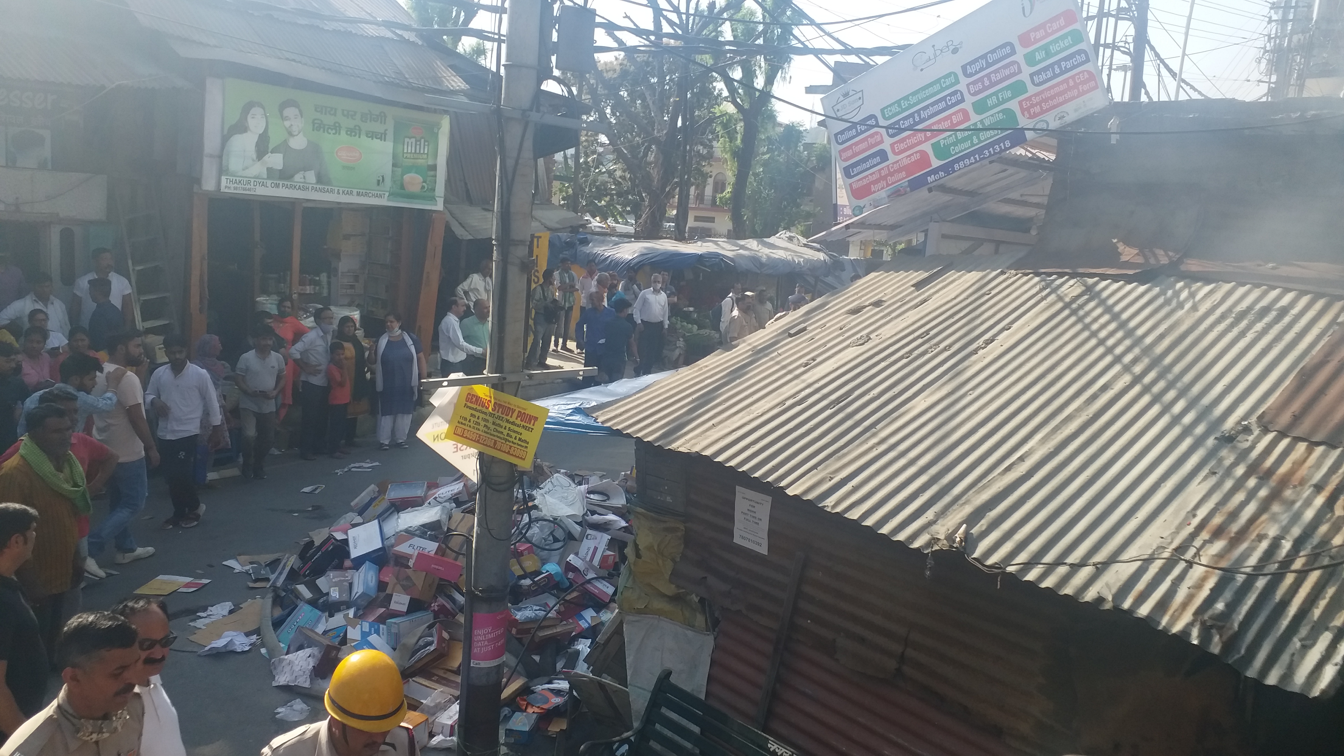 Fire broke out in hamirpur market