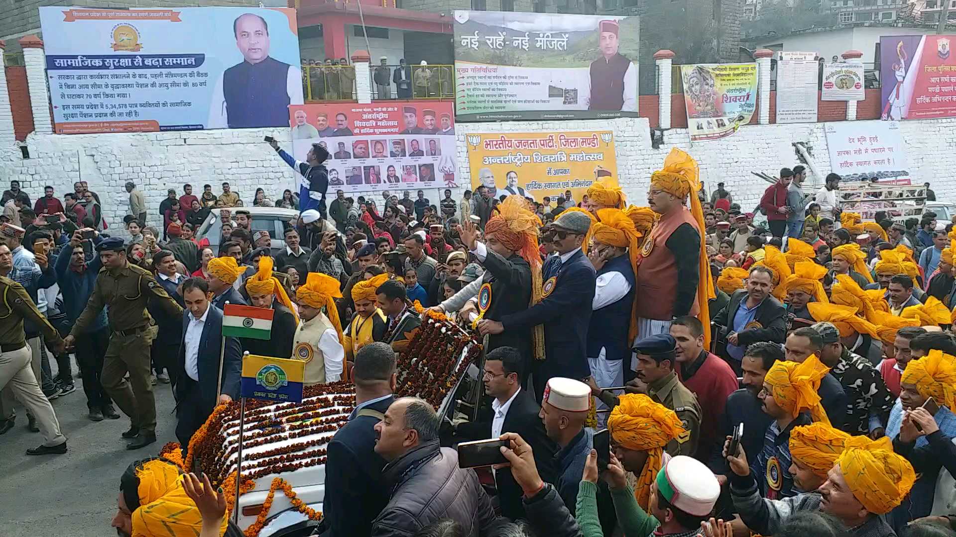 cm jairam thakur in International Shivaratri Festival, देवताओं का नजराना और बजंतरियों का मानदेय 10 प्रतिशत बढ़ाया, अंतरराष्ट्रीय शिवरात्रि महोत्सव में पहुंचे मुख्यमंत्री जयराम ठाकुर