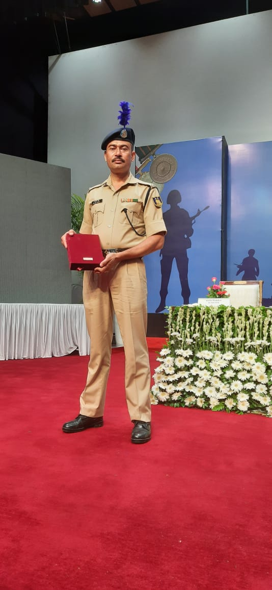 rajveer received police medal for gallantry award