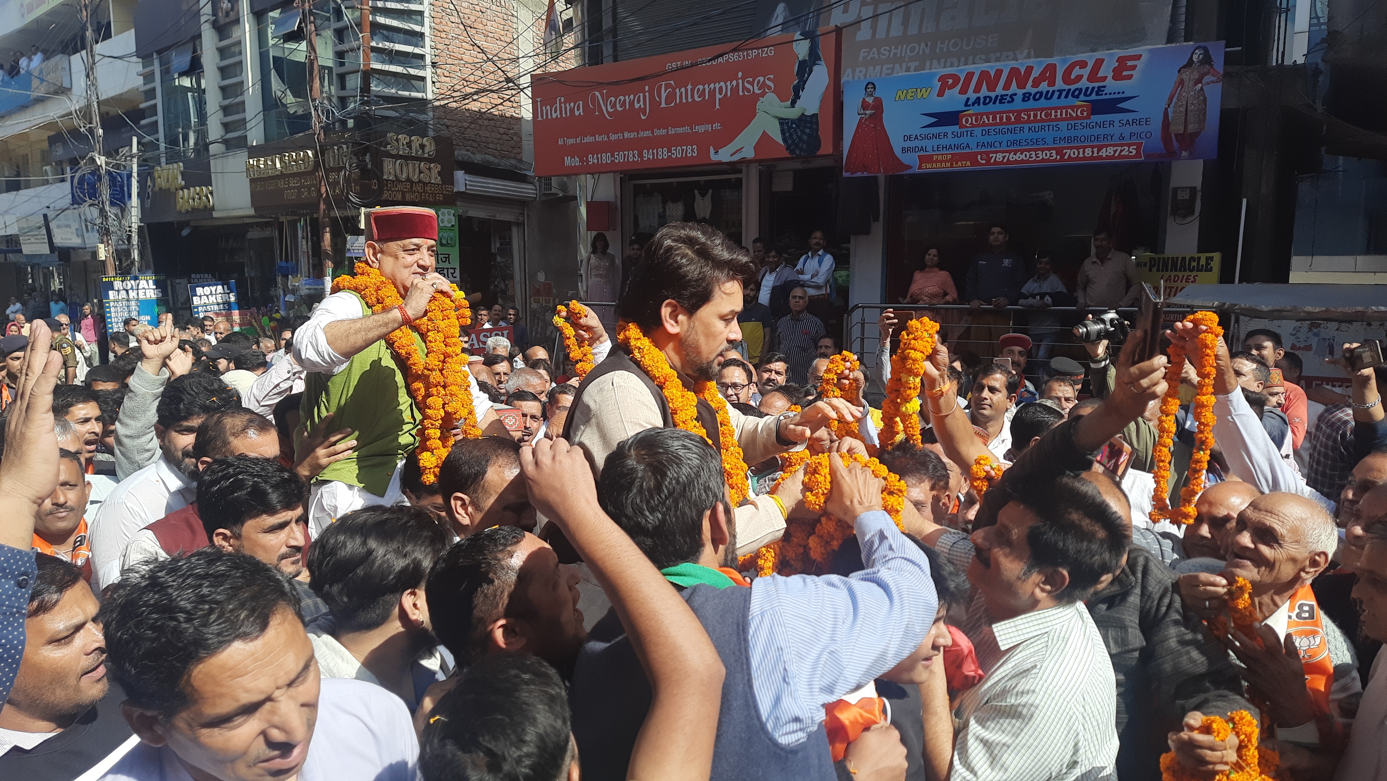 Union Minister Anurag Thakur reached Hamirpur.