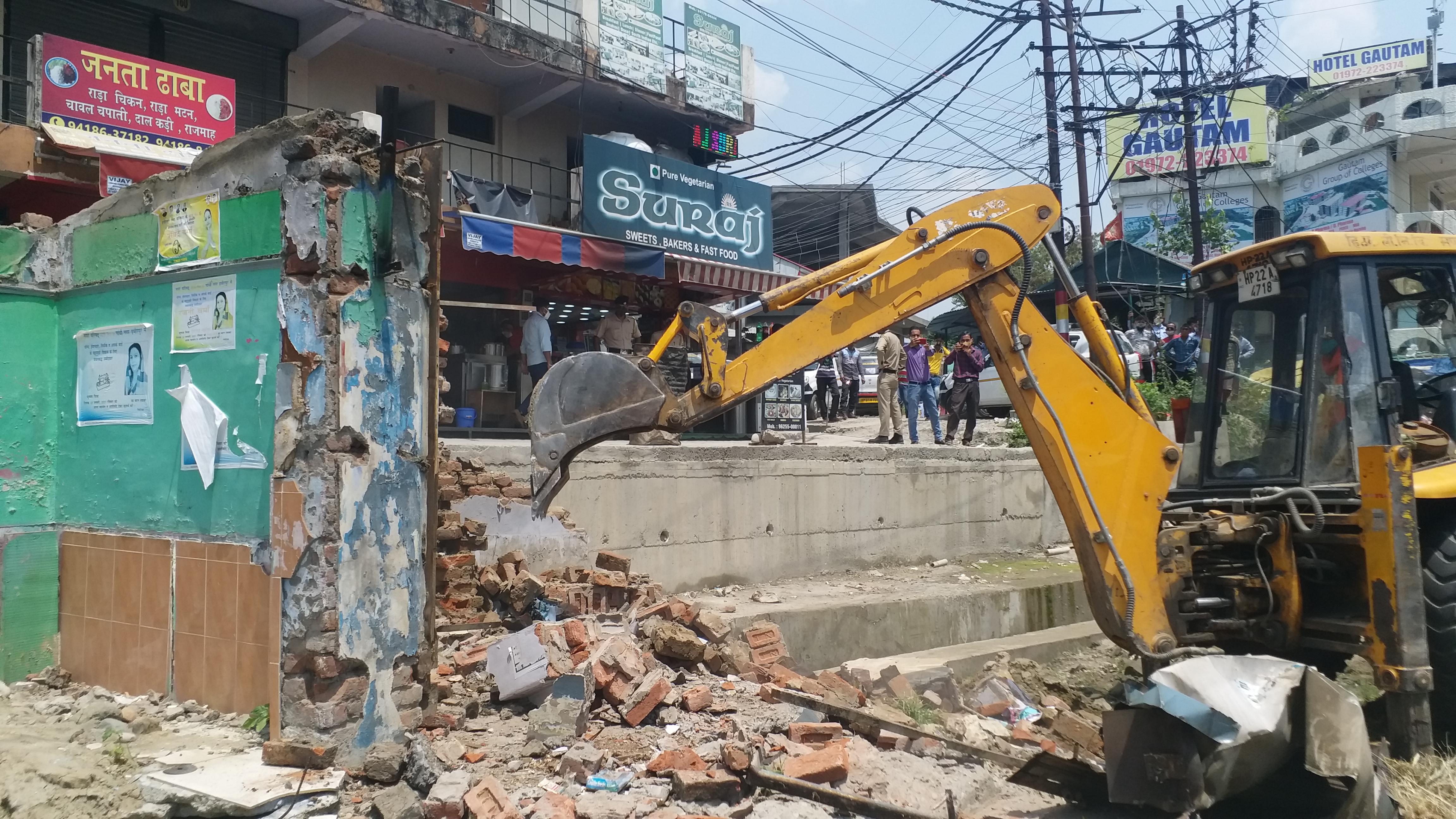 action against illegal construction in Khokha Market at Hamirpur