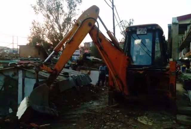 JCB on shops of Hamirpur bus stand