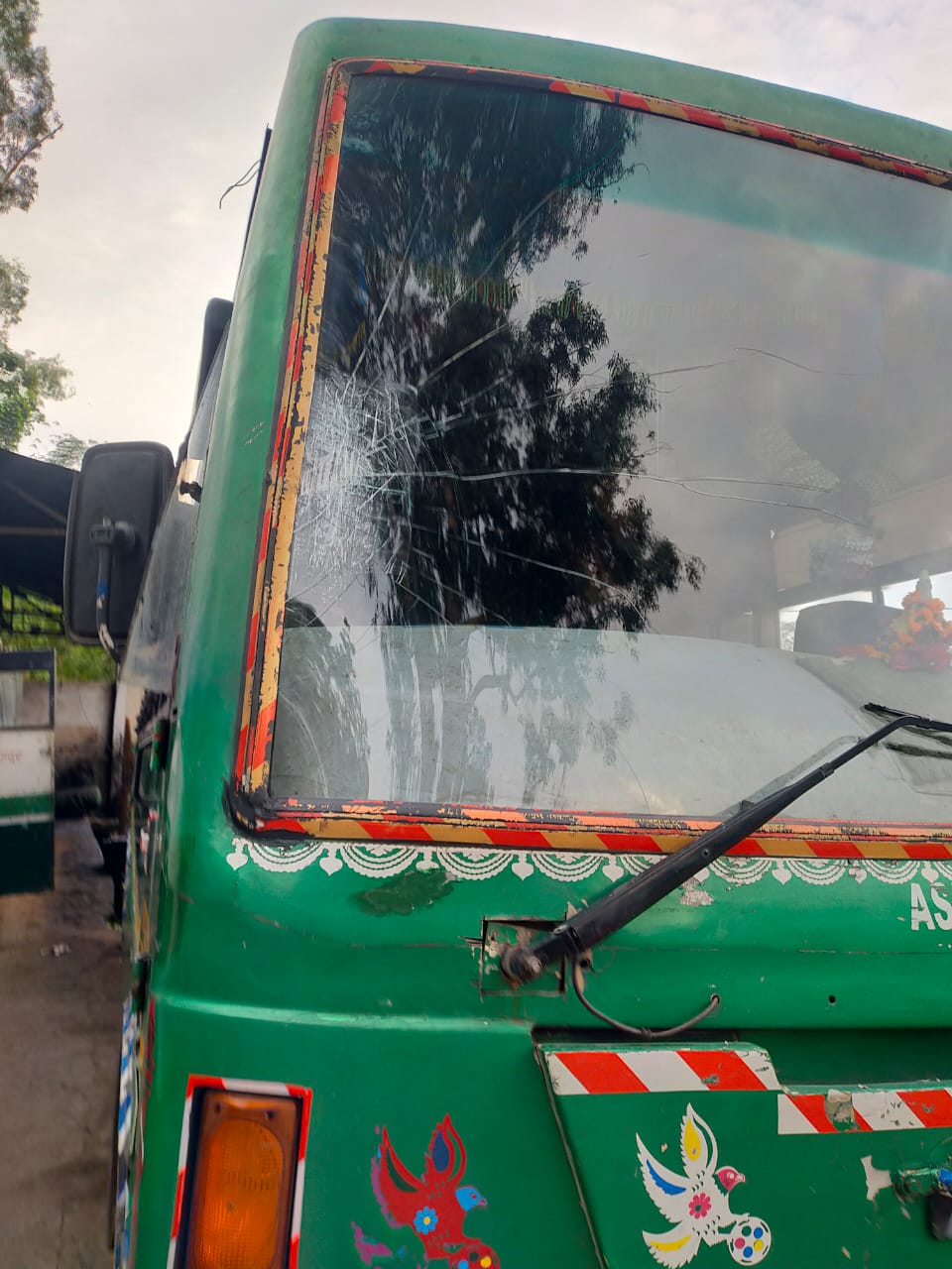 Stone pelting on HRTC bus in Anandpur Sahib