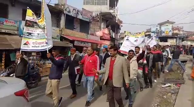 Rally under National Road Safety Week in Hamirpur, ऑपरेटरों ने रैली के जरिए दिए सेफ वाहन चलाने के टिप्स