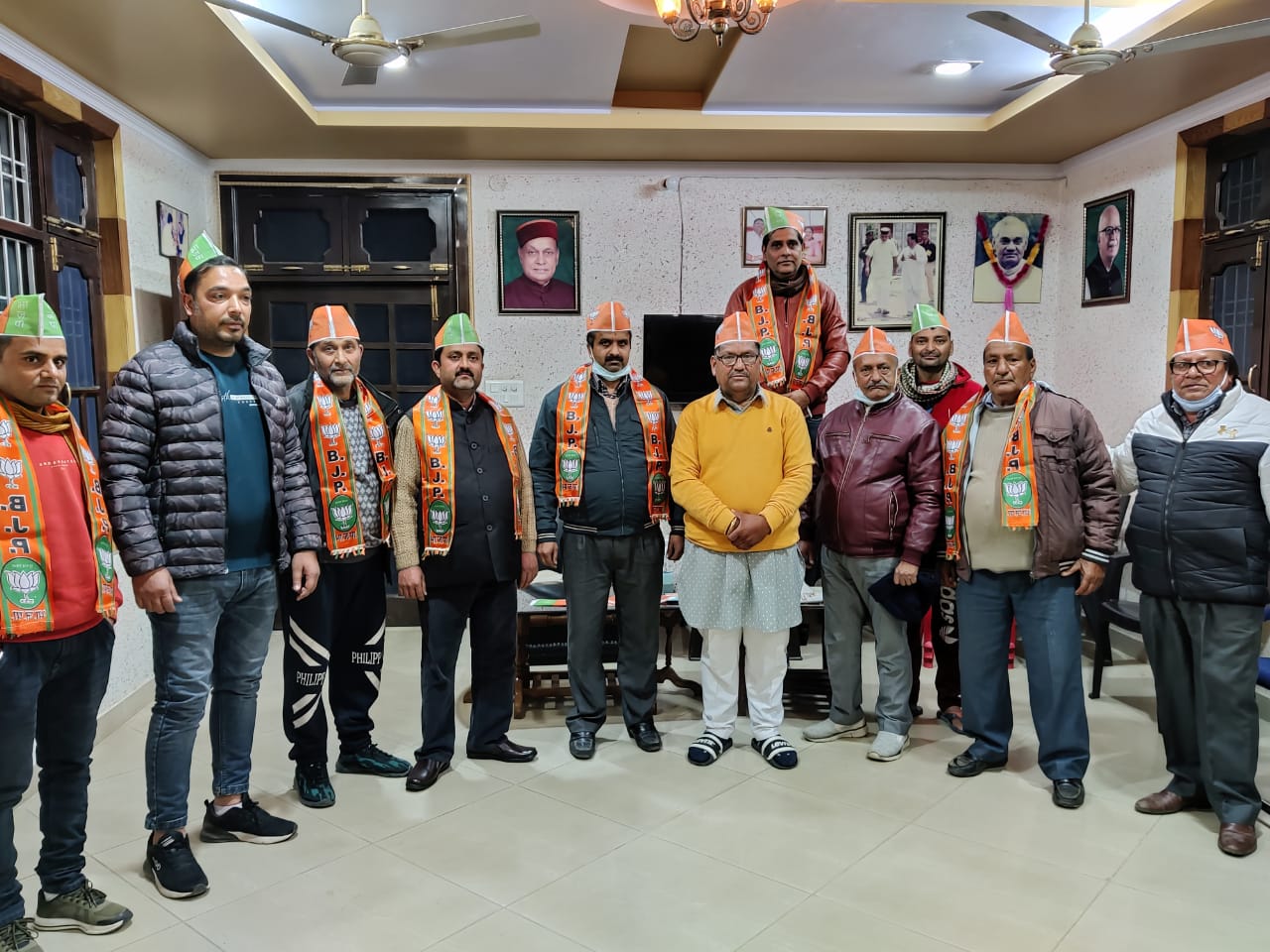 Many leaders of Nagar Panchayat Bhota left Congress and joined BJP