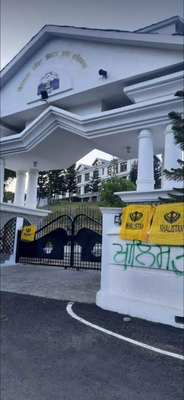 khalistan flag in himachala pradesh secretariat gate