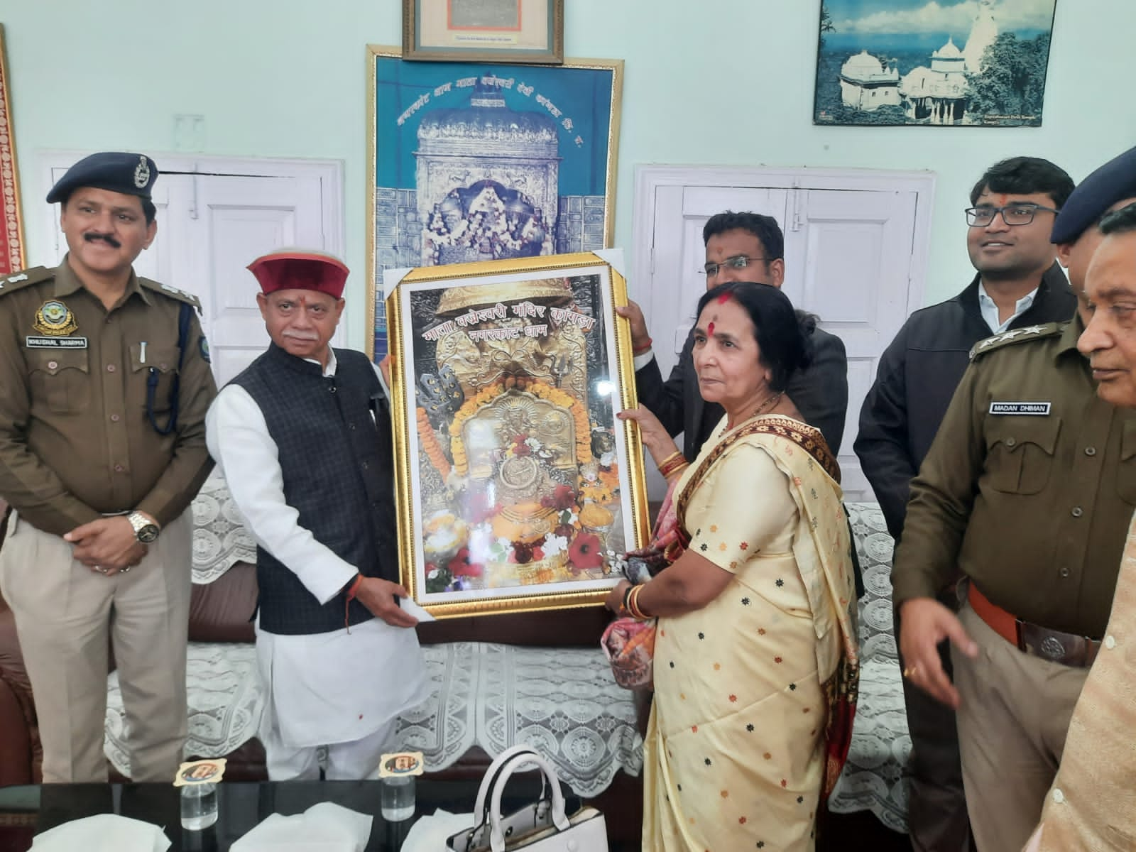 बज्रेश्वरी देवी मंदिर में राज्यपाल शिव प्रताप शुक्ला