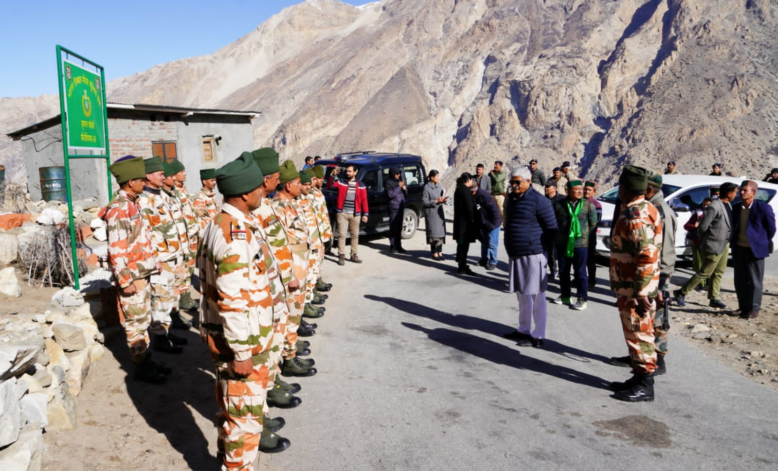 Union Minister Gajendra Singh Shekhawat reached Shipkila