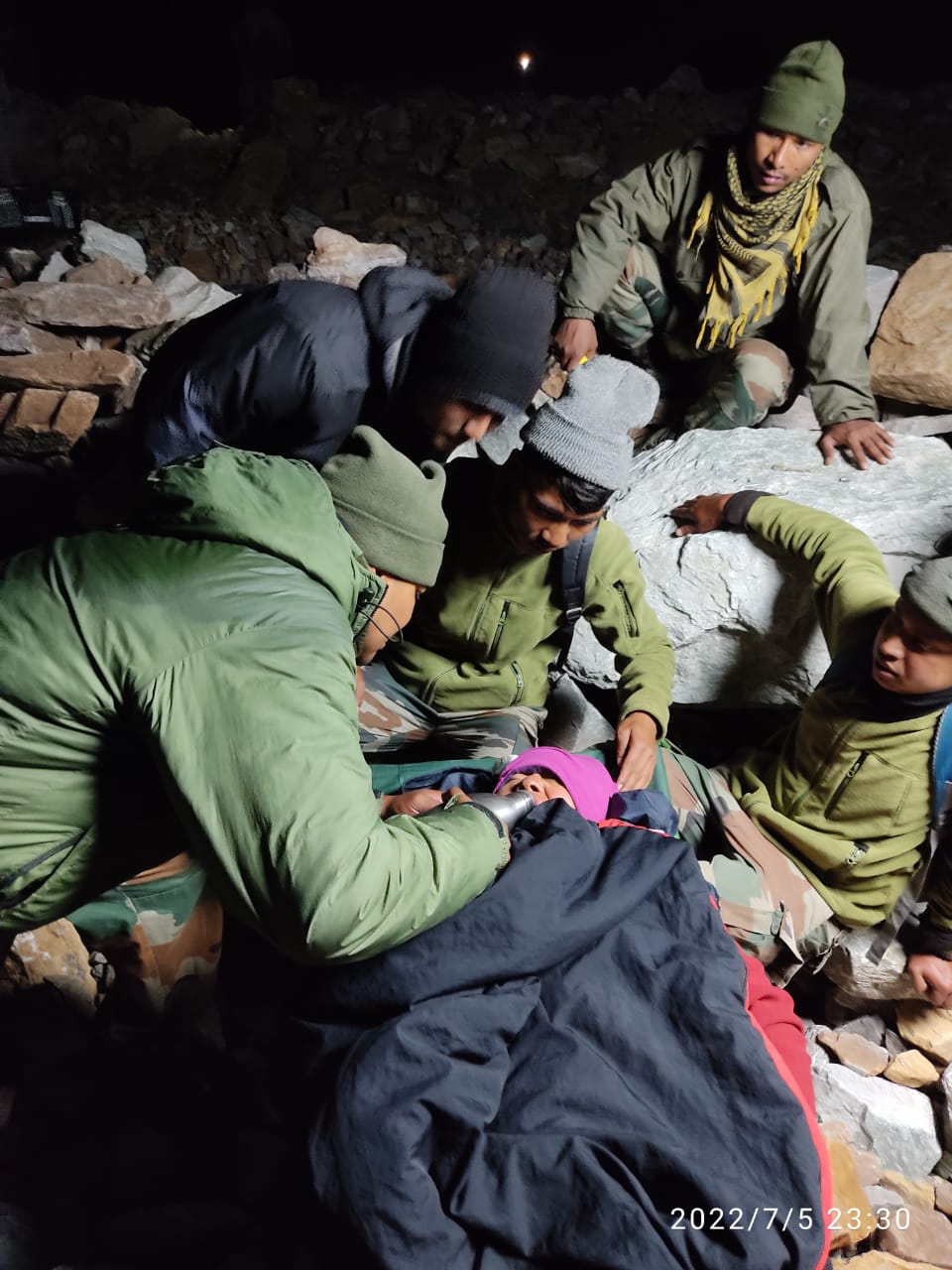 rescue injured climbers from lamkhaga pass