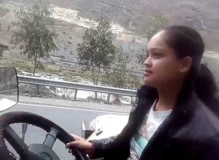 first woman to have highest number of vehicle licenses in Himachal